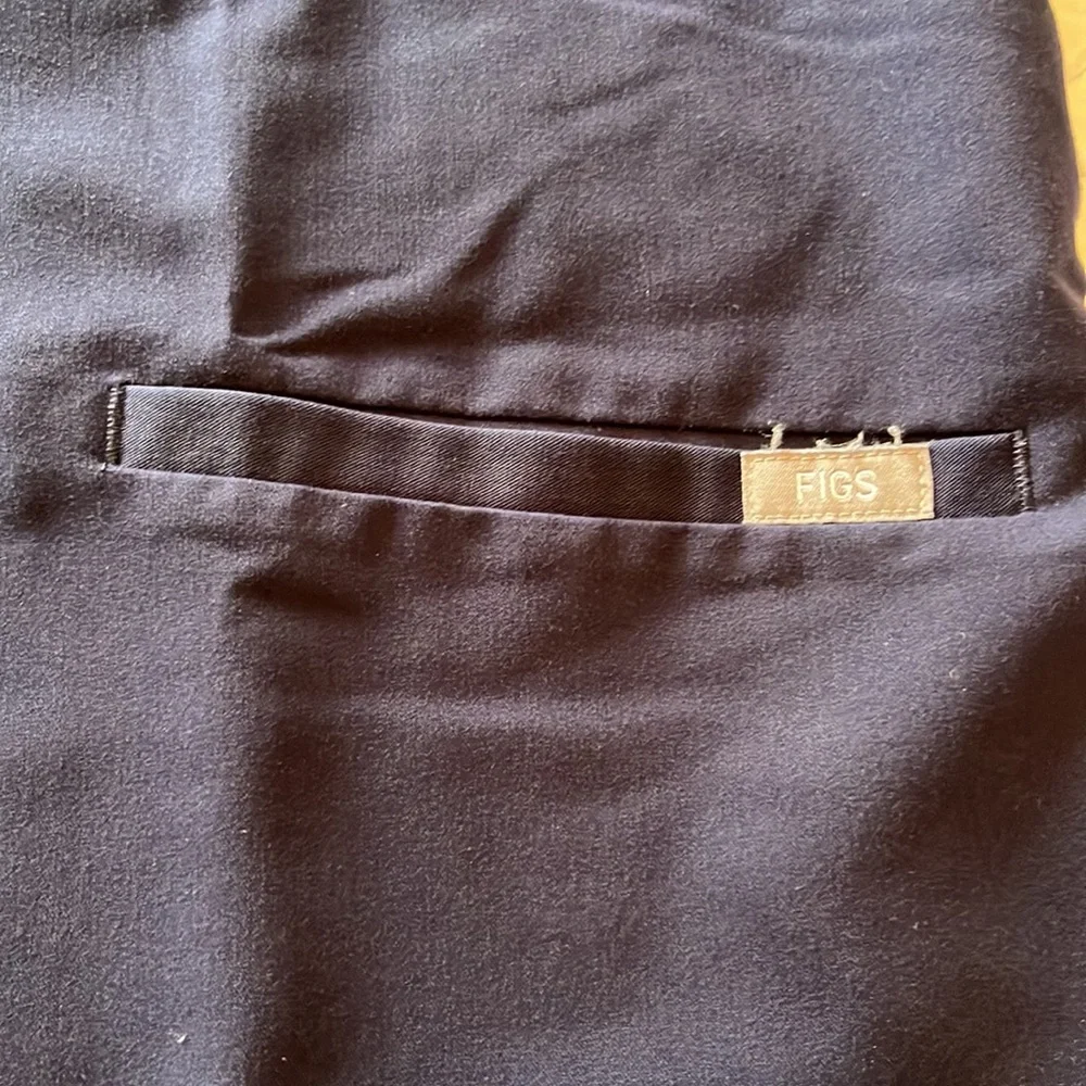 Figs technical collection scrub top with two pockets - Picture 3 of 3